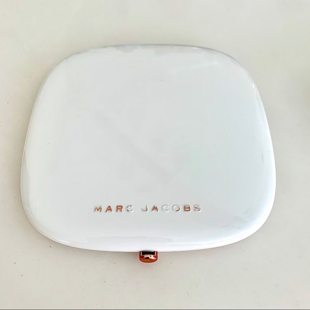 Marc Jacobs O!mega Bronzer Coconut in Tan-tastic
